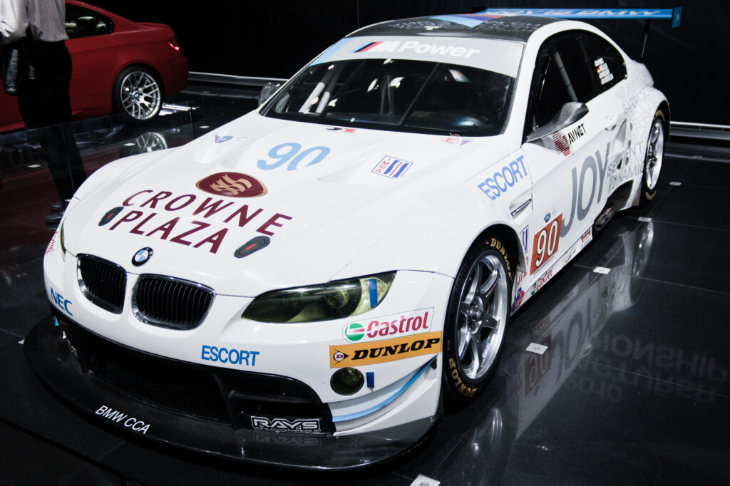 BMW M3 GT2 E92 in der American Le Mans Series, Frontansicht in Ausstellung