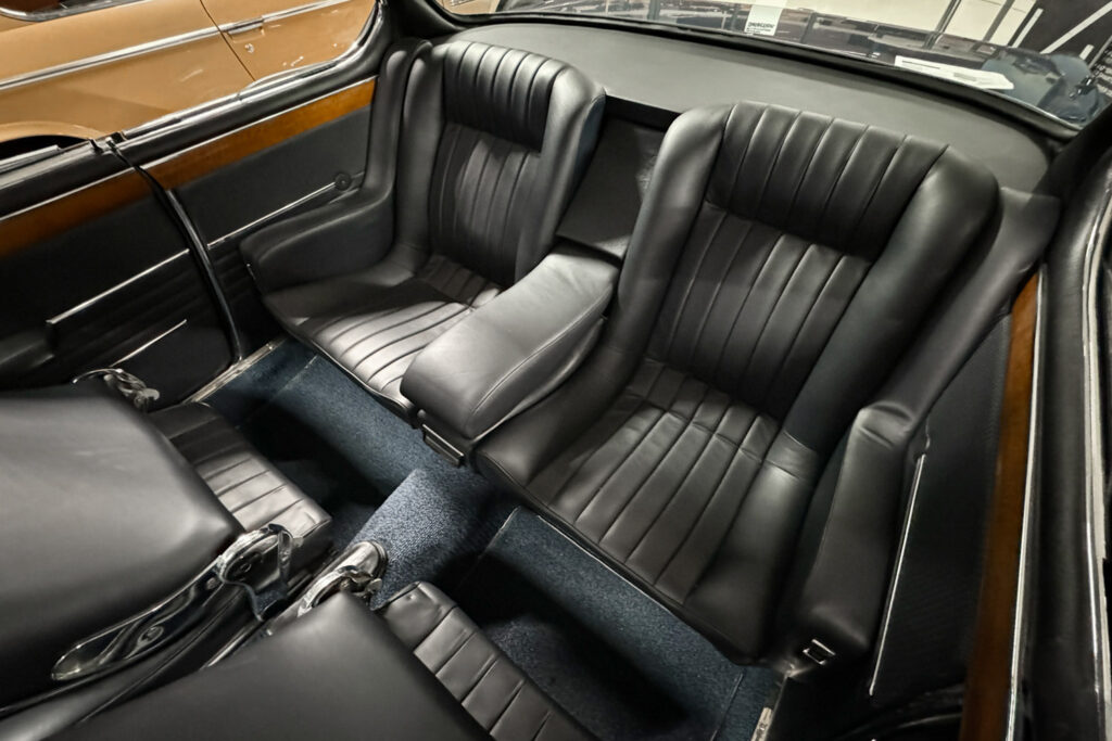 Fondsitze eines BMW 3.0 CSi der Baureihe E9