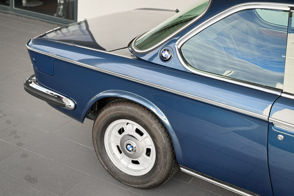 Hofmeisterknick an der C-Säule eines BMW E9