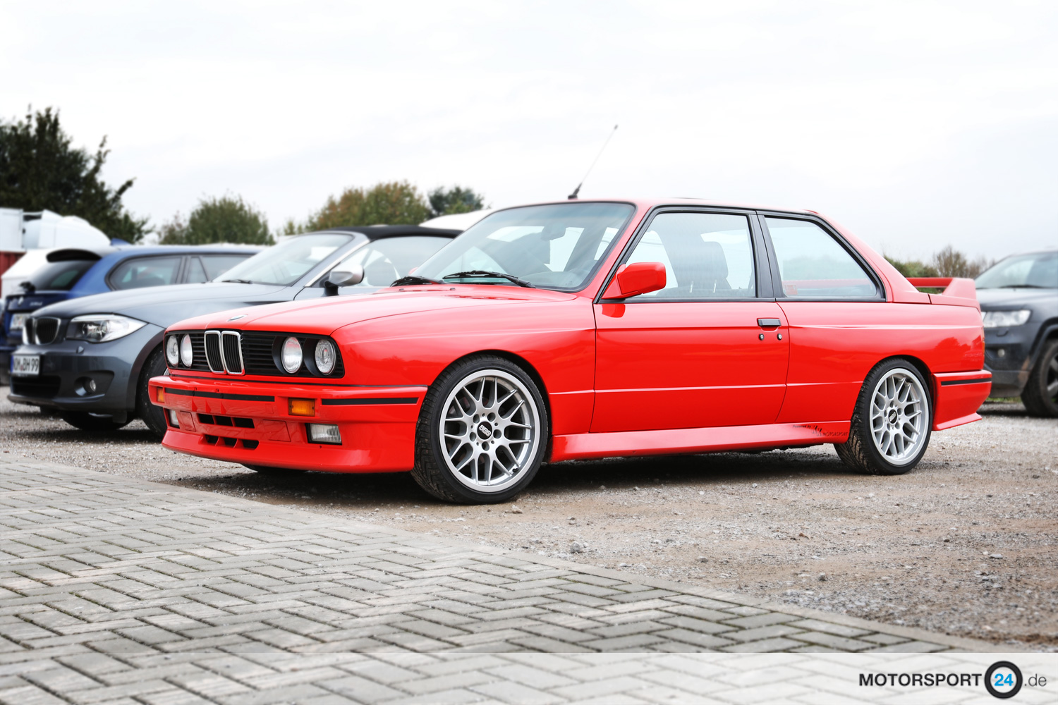 Ansicht BMW M3 E30 Brillantrot vorne links