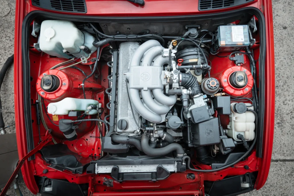 Der M20B25 nach der Reinigung. Sechs Zylinder, 2.494 ccm, 170 PS — mit der Ansaugbrücke des späten E30.