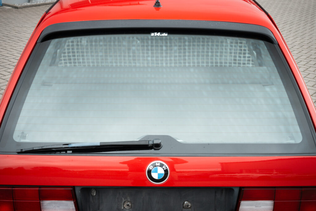 Heckklappe und Scheibe — der E30 Touring war 1987 BMWs erster Kombi, entstanden aus dem Feierabendprojekt eines Entwicklers.