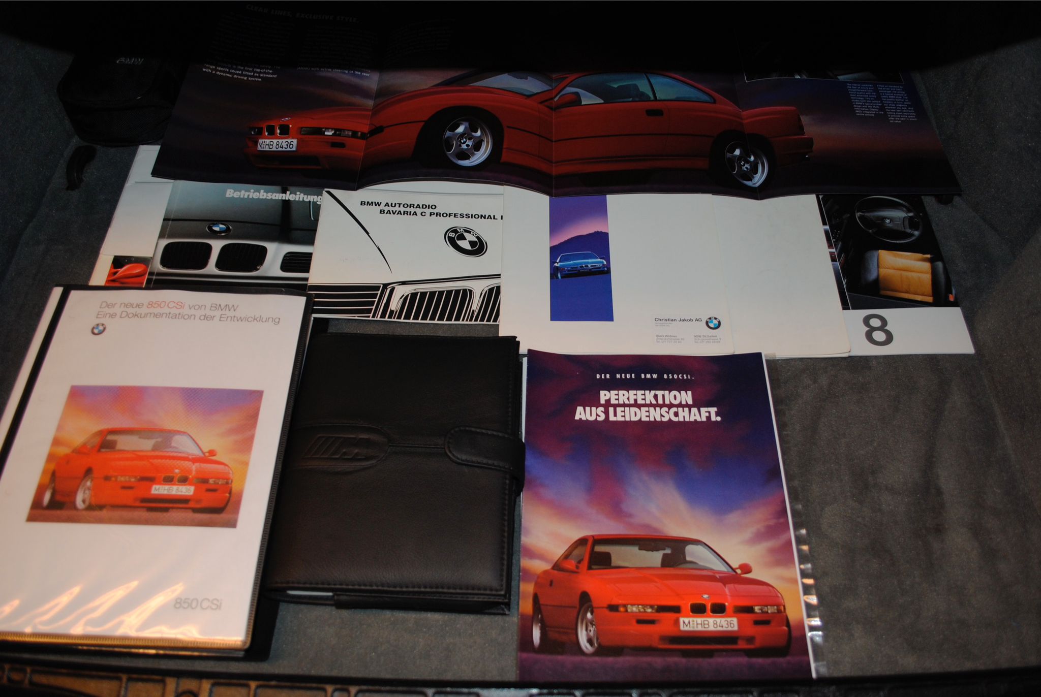 Bordmappe des BMW 850CSi mit Betriebsanleitung, Serviceheft und Prospekten
